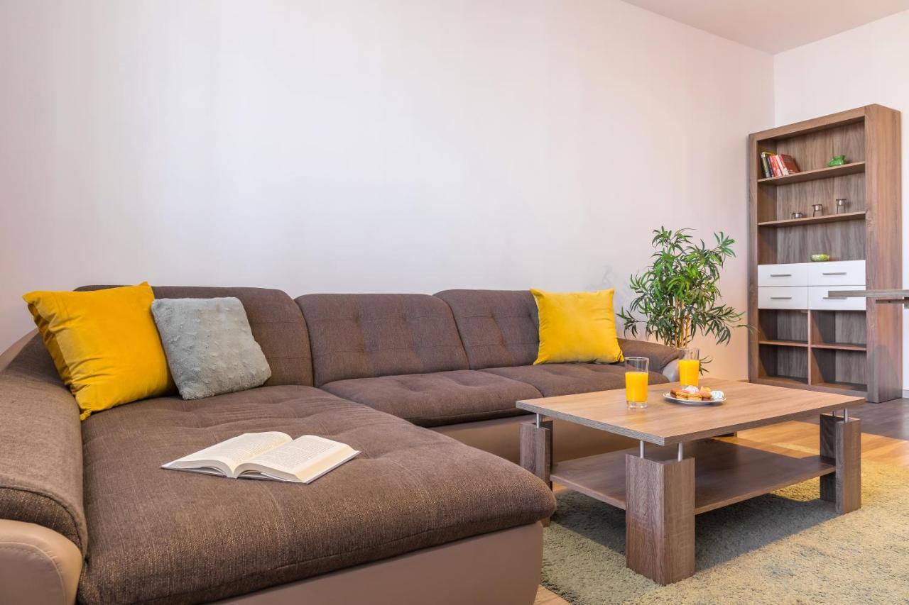 Lovely Apartment With City View ブカレスト エクステリア 写真
