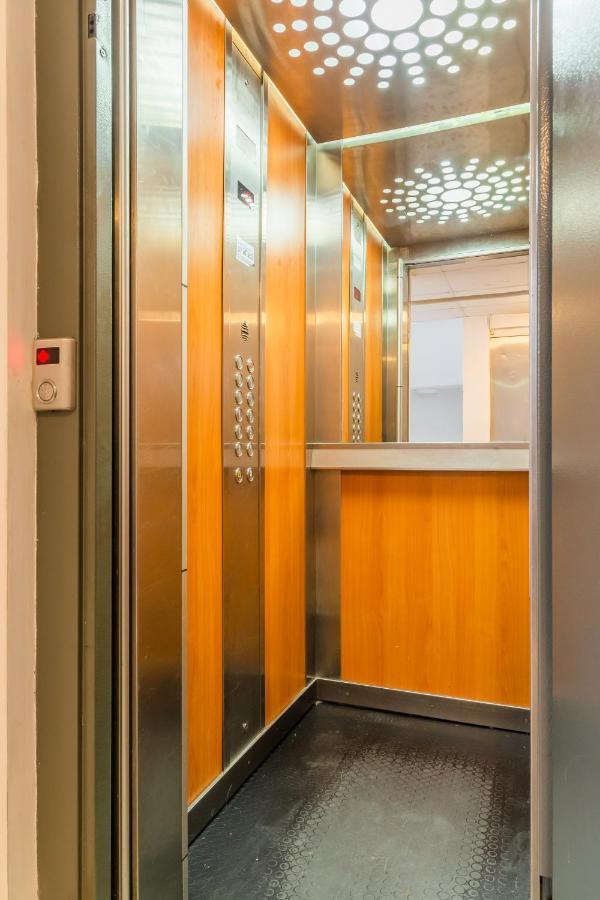 Lovely Apartment With City View ブカレスト エクステリア 写真