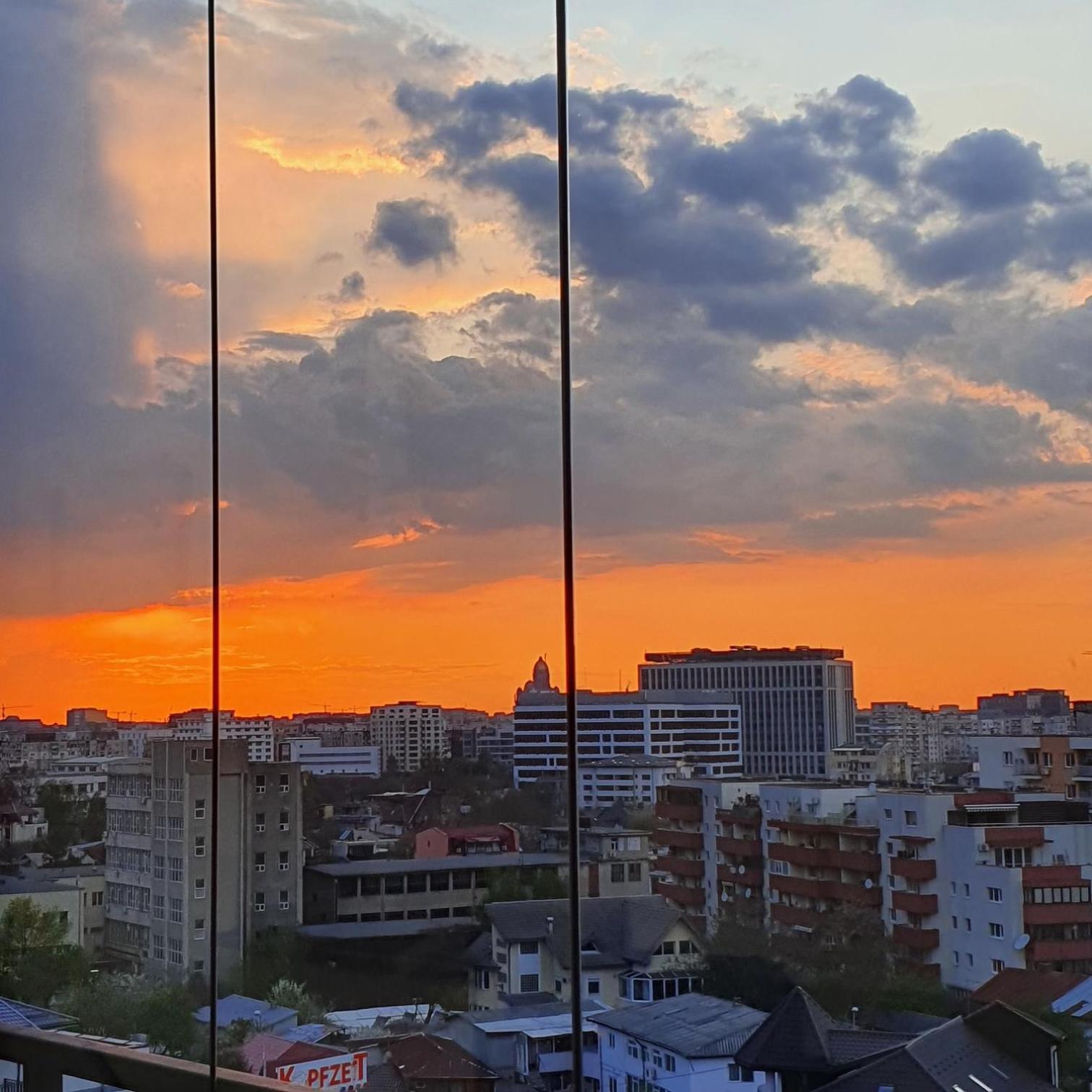 Lovely Apartment With City View ブカレスト エクステリア 写真