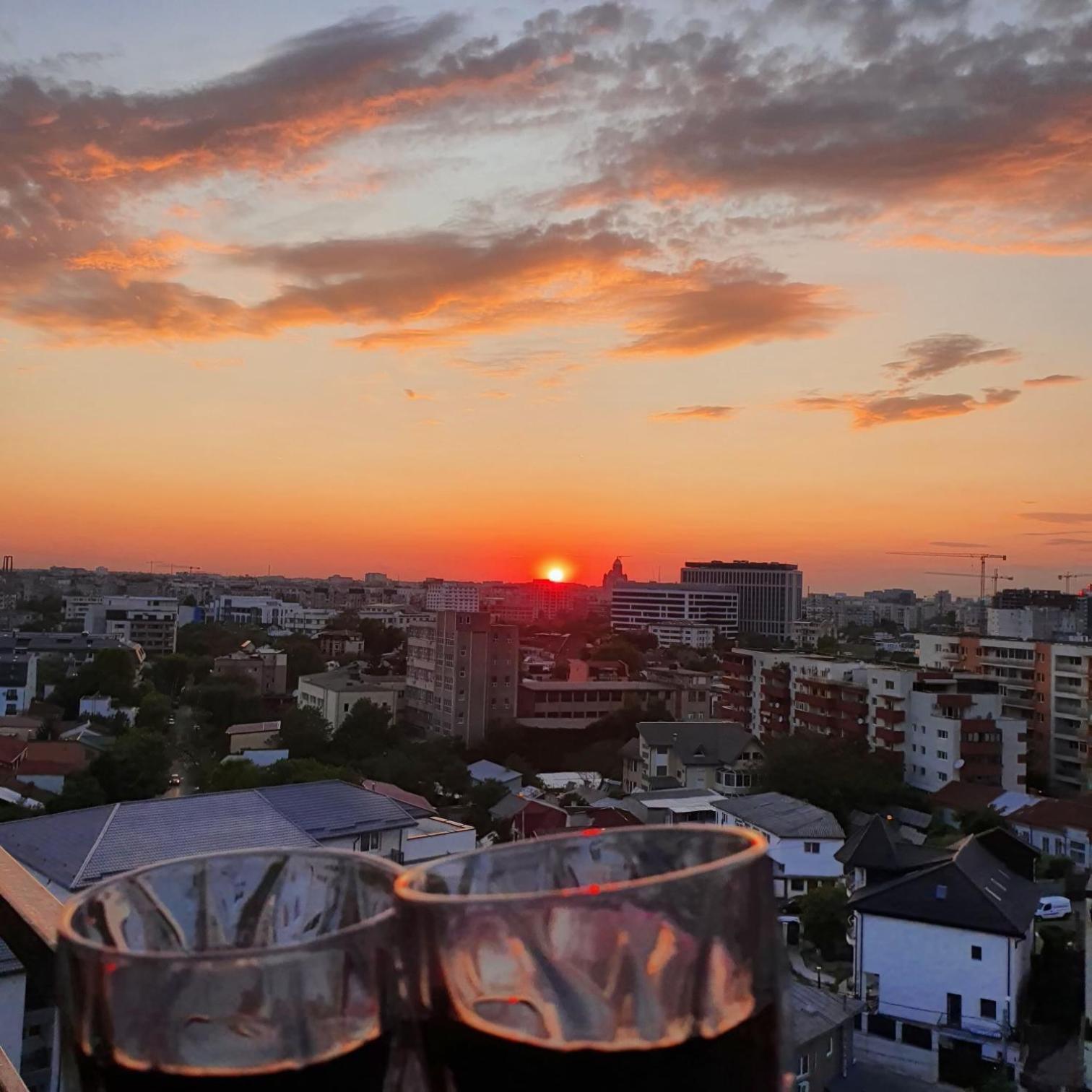 Lovely Apartment With City View ブカレスト エクステリア 写真