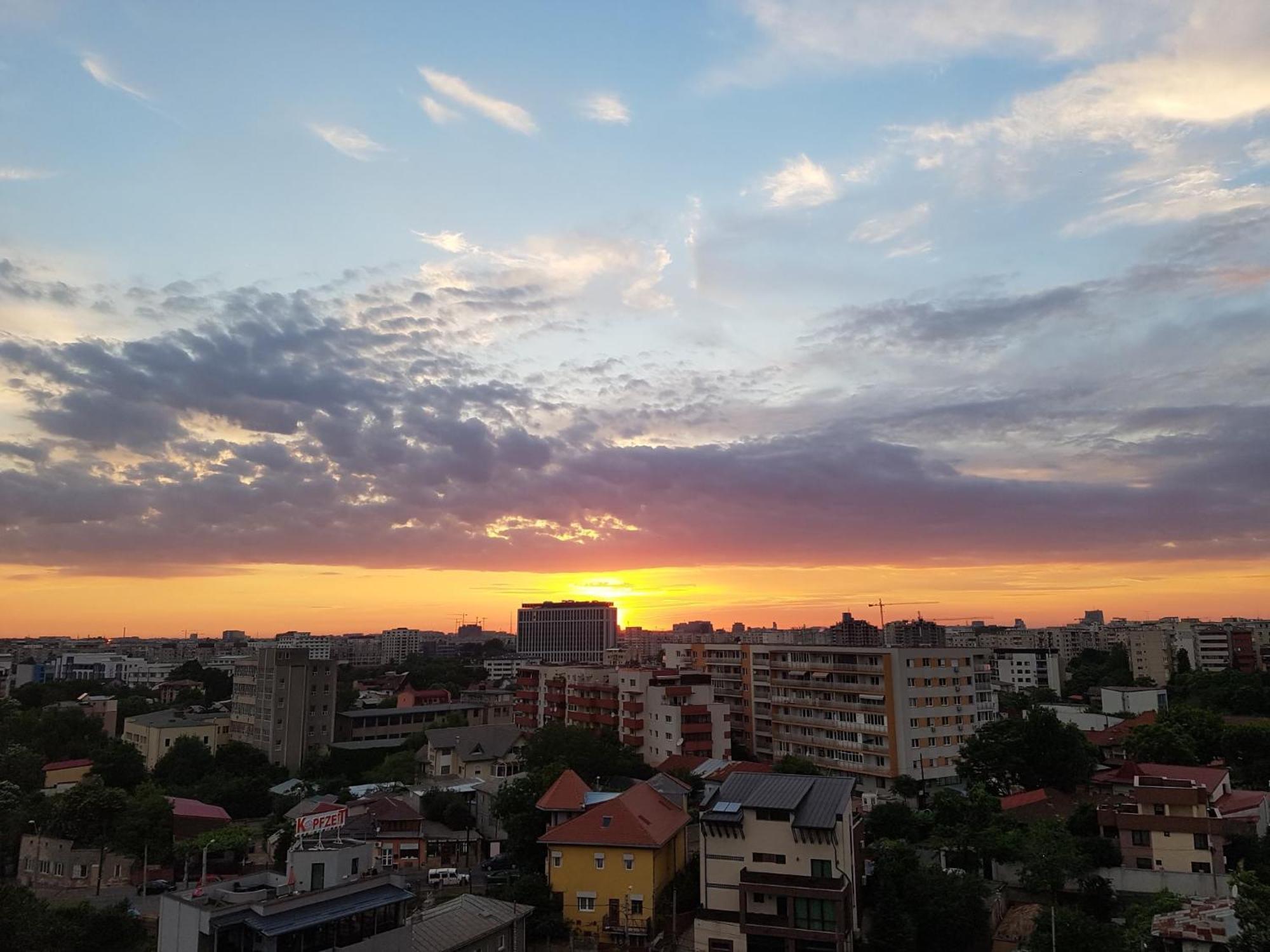 Lovely Apartment With City View ブカレスト エクステリア 写真